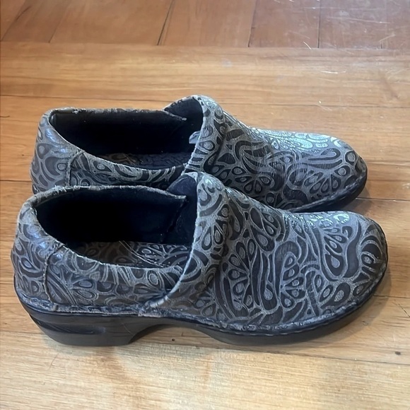 B.O.C. Born Concept Womens Clogs Mules Tooled Brown Leather US 9 - Picture 1 of 7